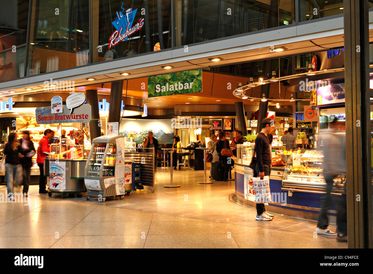 Shops at main station hi-res stock photography and images - Alamy