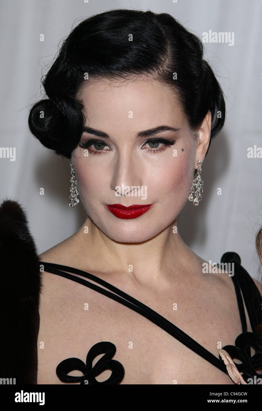 DITA VON TEESE 2011 MOCA GALA DOWNTOWN LOS ANGELES CALIFORNIA USA 12