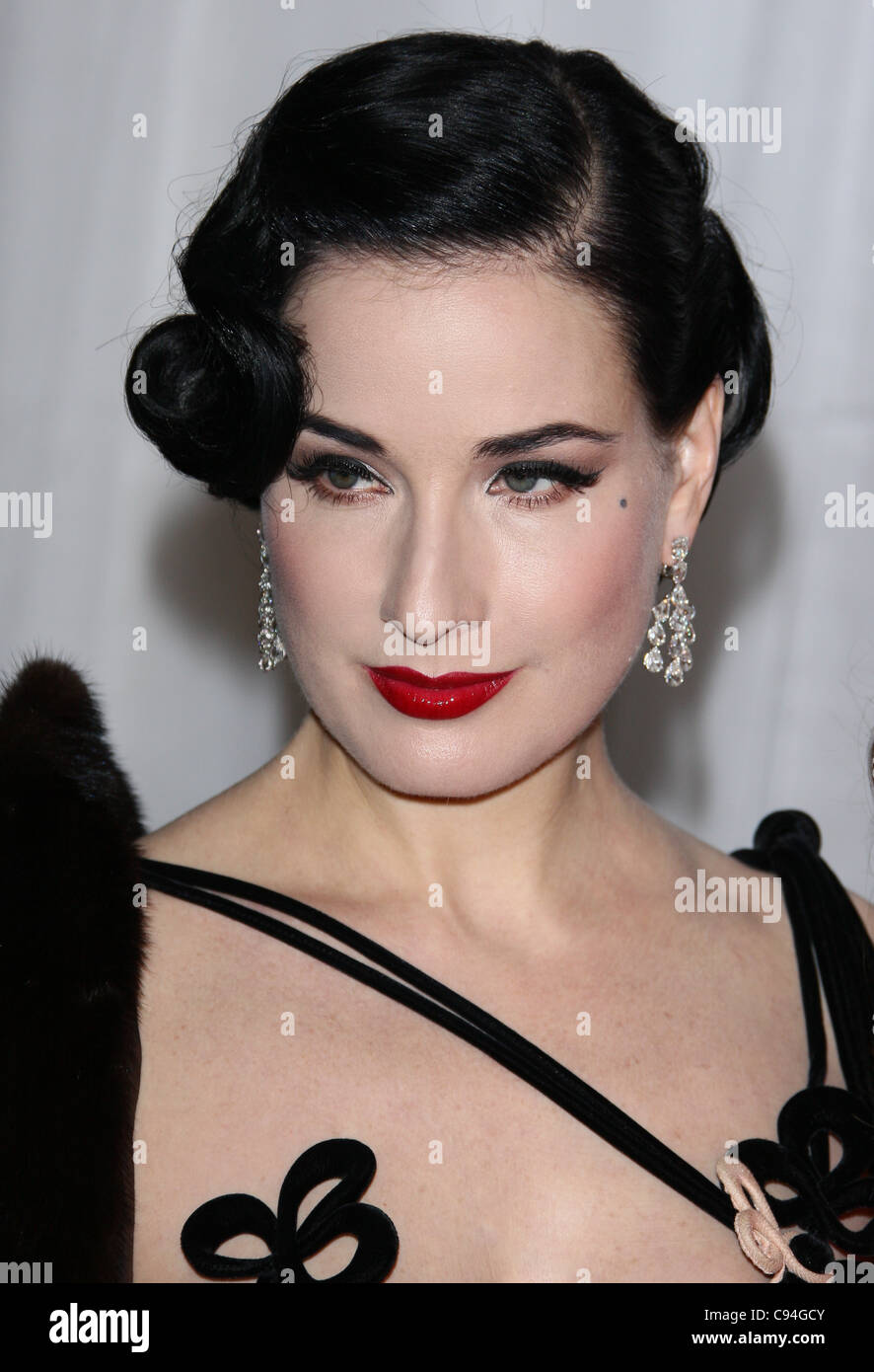 DITA VON TEESE 2011 MOCA GALA DOWNTOWN LOS ANGELES CALIFORNIA USA 12