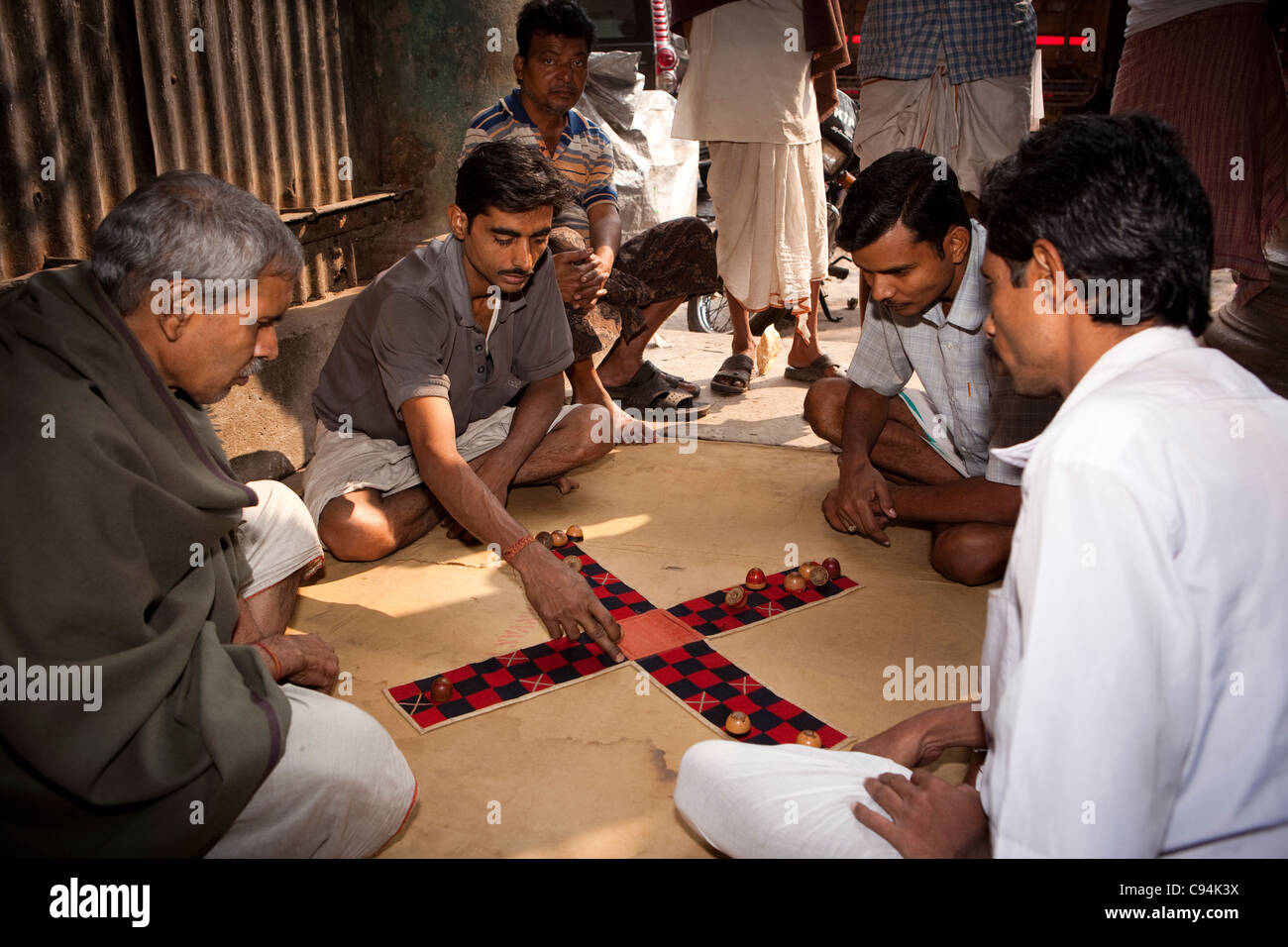 India, West Bengal, Kolkata, leisure, men playing Pachisi Bengali board game Stock Photo