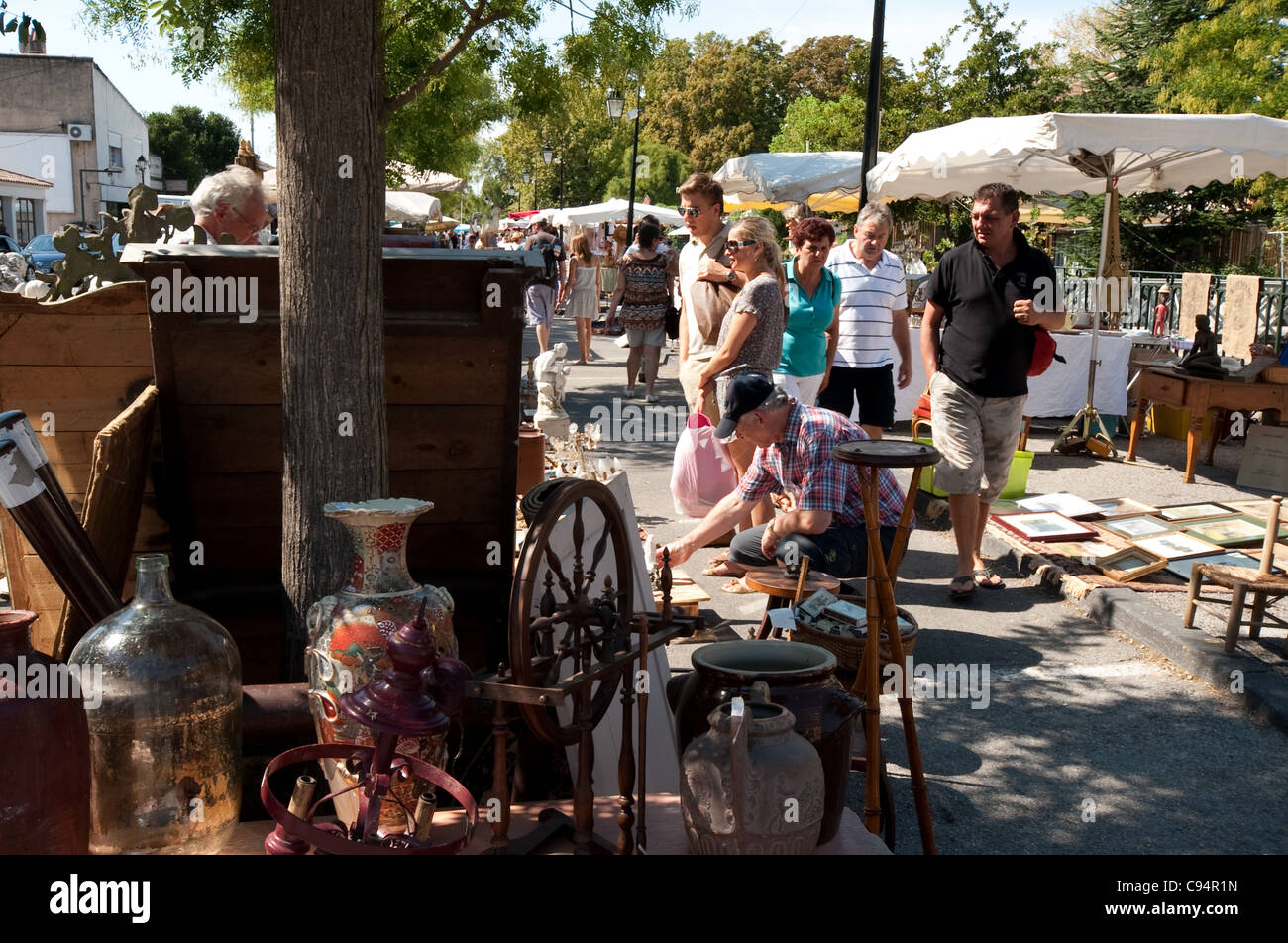 L'Isle sur la Sorgue and its renowned antique market, luberon, provence ...
