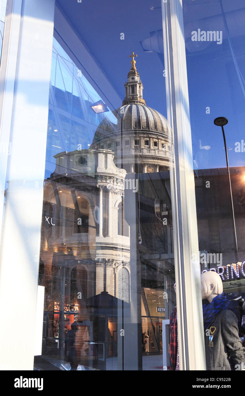 St Paul's Cathedral reflected in One New Change shopping centre, in London, UK Stock Photo