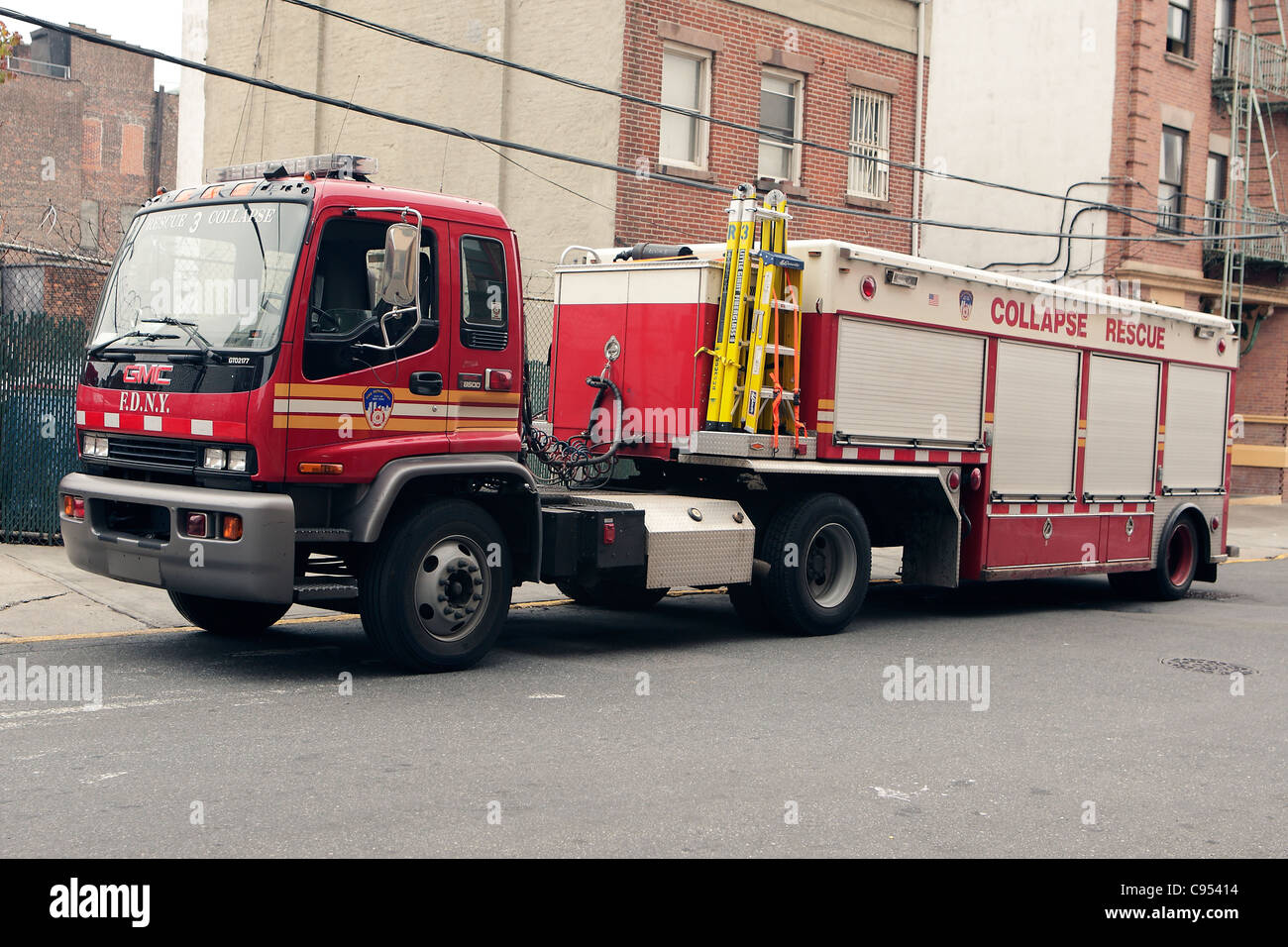 Gmc T8500 Collapse Rescue 3 Fdny Tractor Stock Photo - Alamy