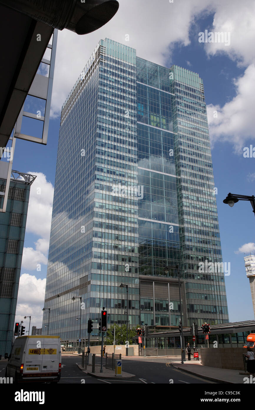 Barclays bank building at canary wharf hi-res stock photography and ...