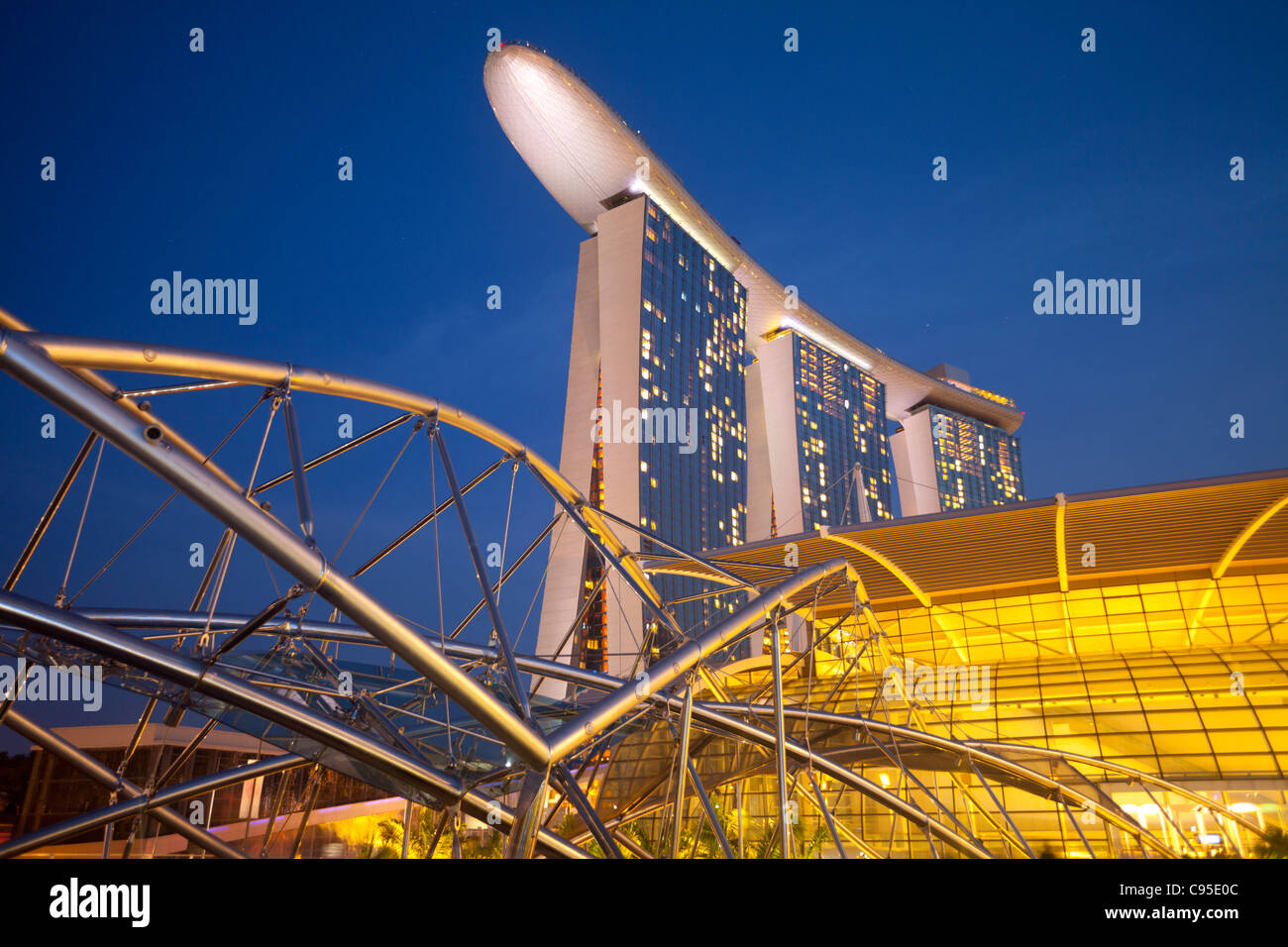 Marina bay sands hotel singapore hi-res stock photography and images ...