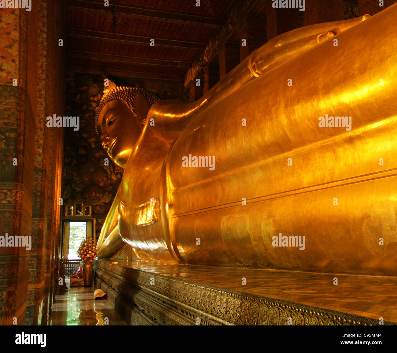 Wat Pho (Temple of the Reclining Buddha Stock Photo - Alamy