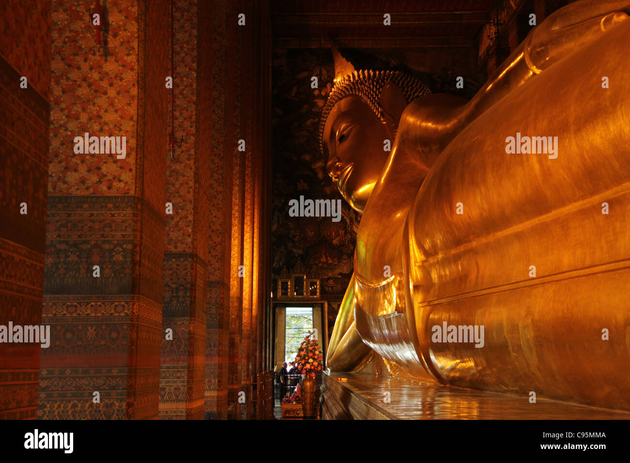 Wat Pho (Temple of the Reclining Buddha Stock Photo - Alamy