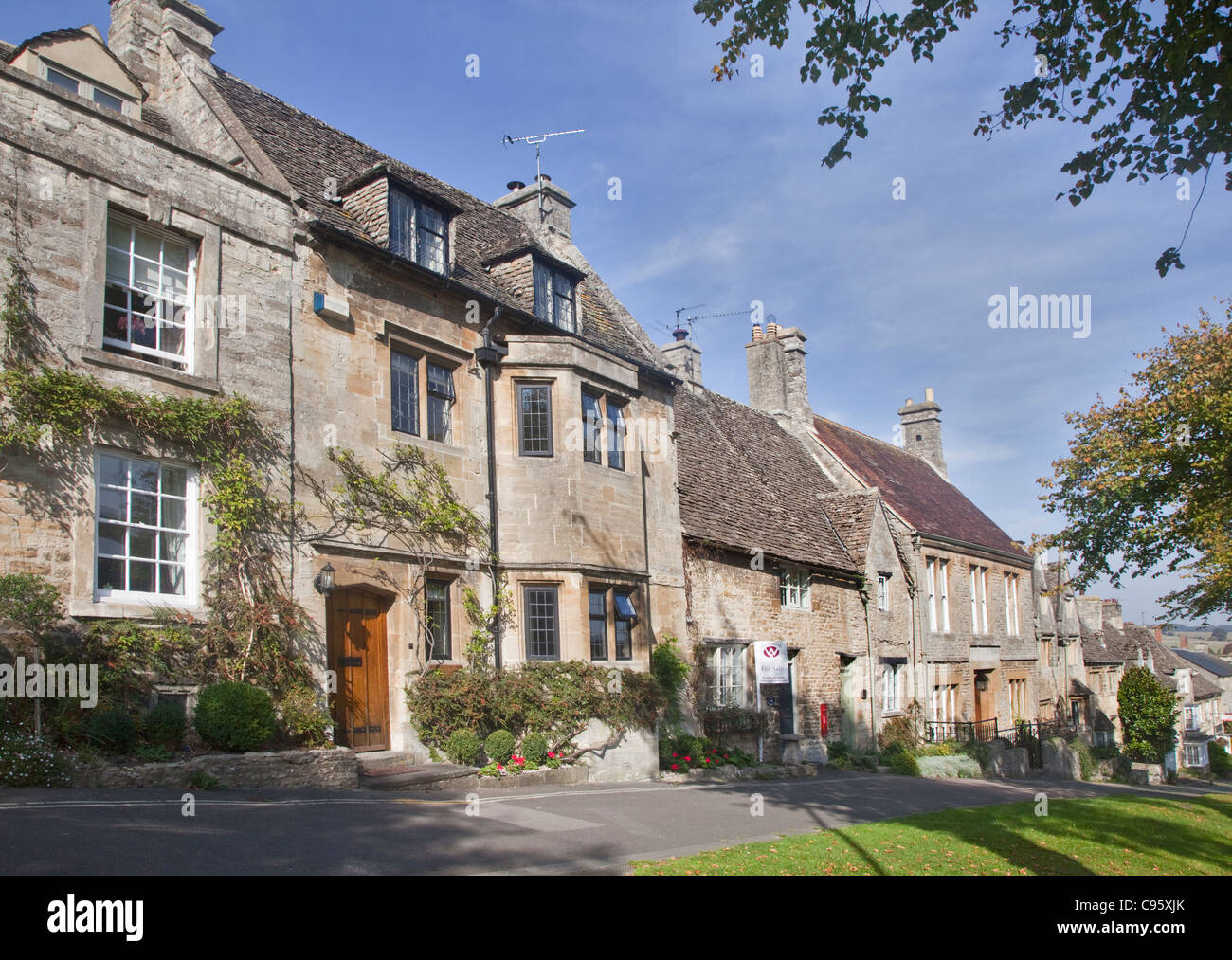 Cotswold Stone Houses in Burford, Oxfordshire, England Stock Photo