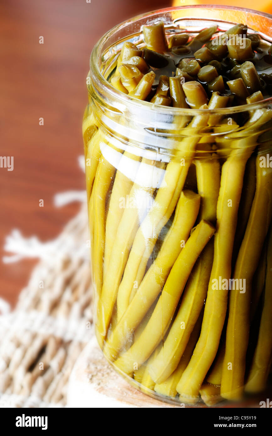 Shuck hi-res stock photography and images - Alamy