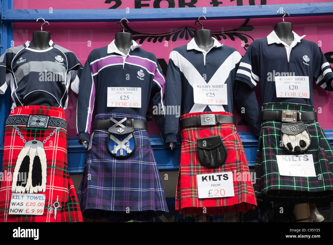 Scotland, Edinburgh, The Royal Mile, Souvenir Shop Clothing Display Stock Photo