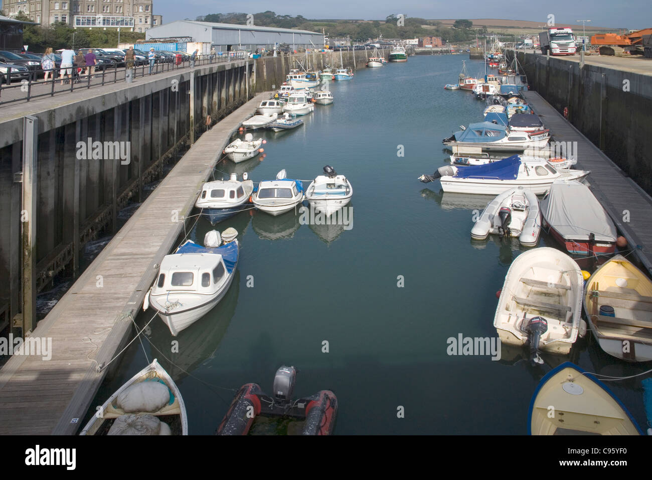 Padstow harbour cornwall boat hi-res stock photography and images - Alamy