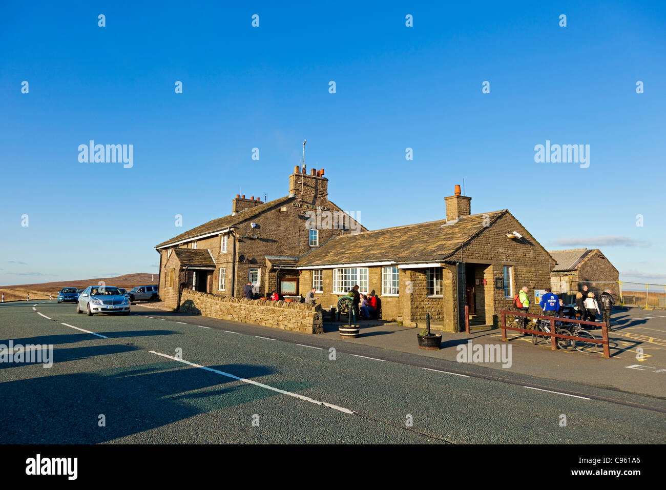 The Cat and Fiddle pub in Cheshire  between Buxton and Macclesfield.The Inn is the second-highest public house in England. Stock Photo