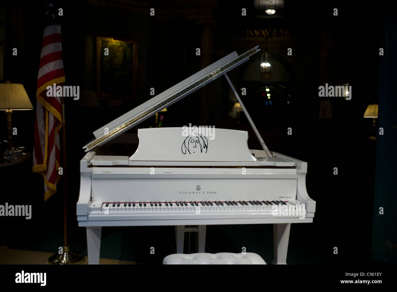 Lennons white piano hires stock photography and images Alamy