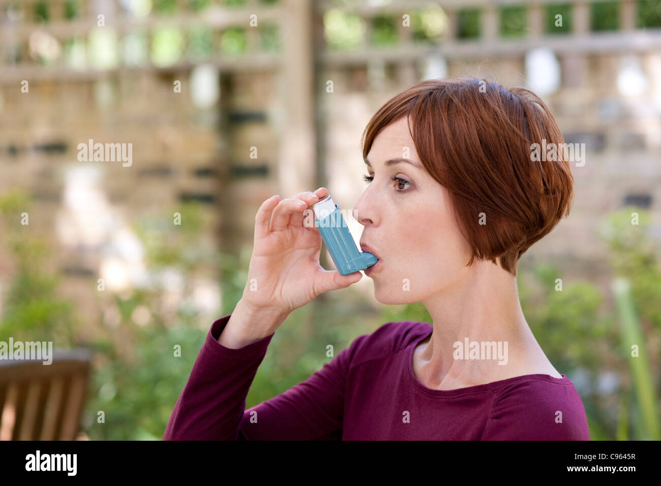 Asthma inhaler use Stock Photo Alamy