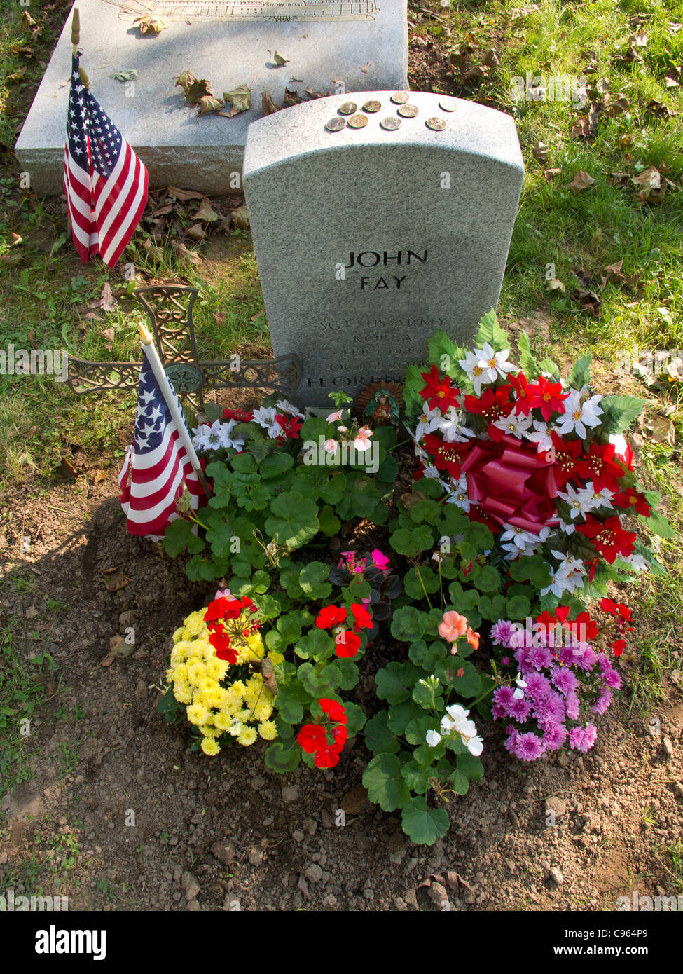 Graveside decorated with flag and flowers Stock Photo Alamy