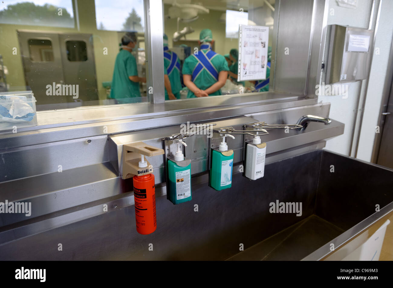 Handwashing area next to hospital's operating room Stock Photo Alamy