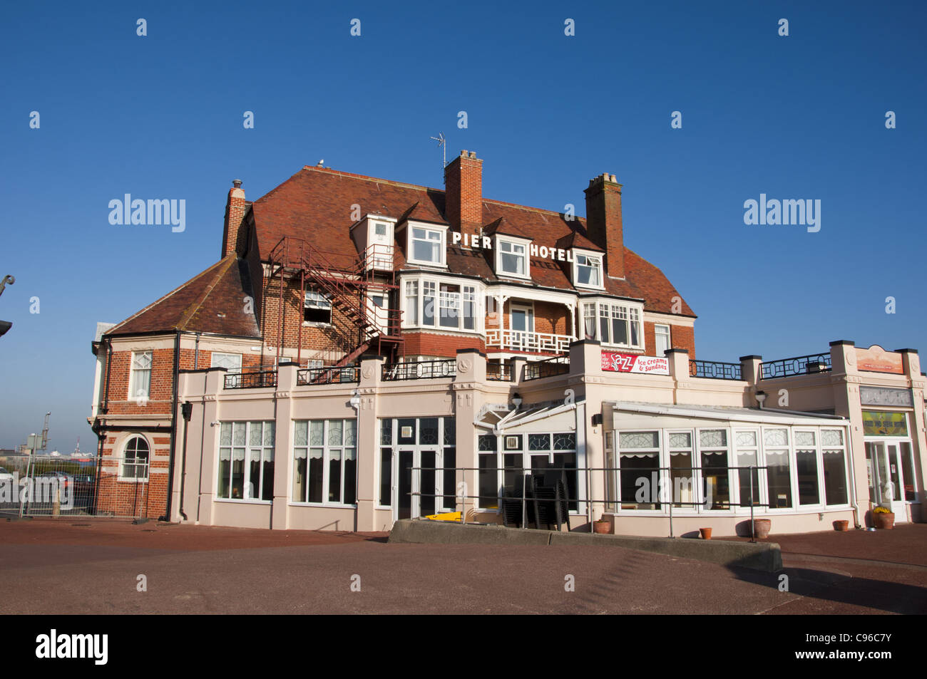 Pier Hotel Gorleston Stock Photo Alamy