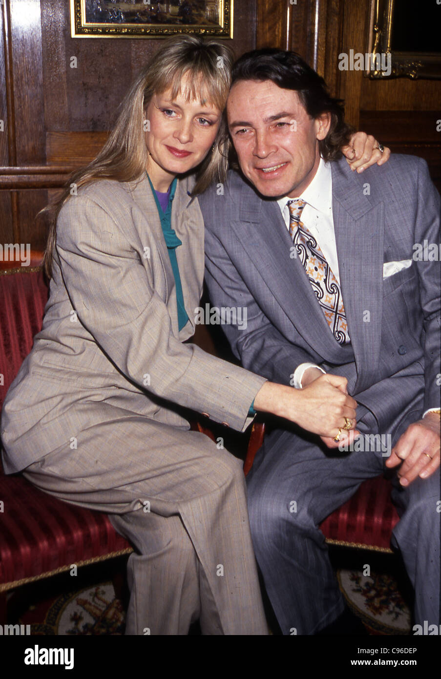 TWIGGY UK fashion model and actress with second husband Leigh Lawson about 1990 Stock Photo