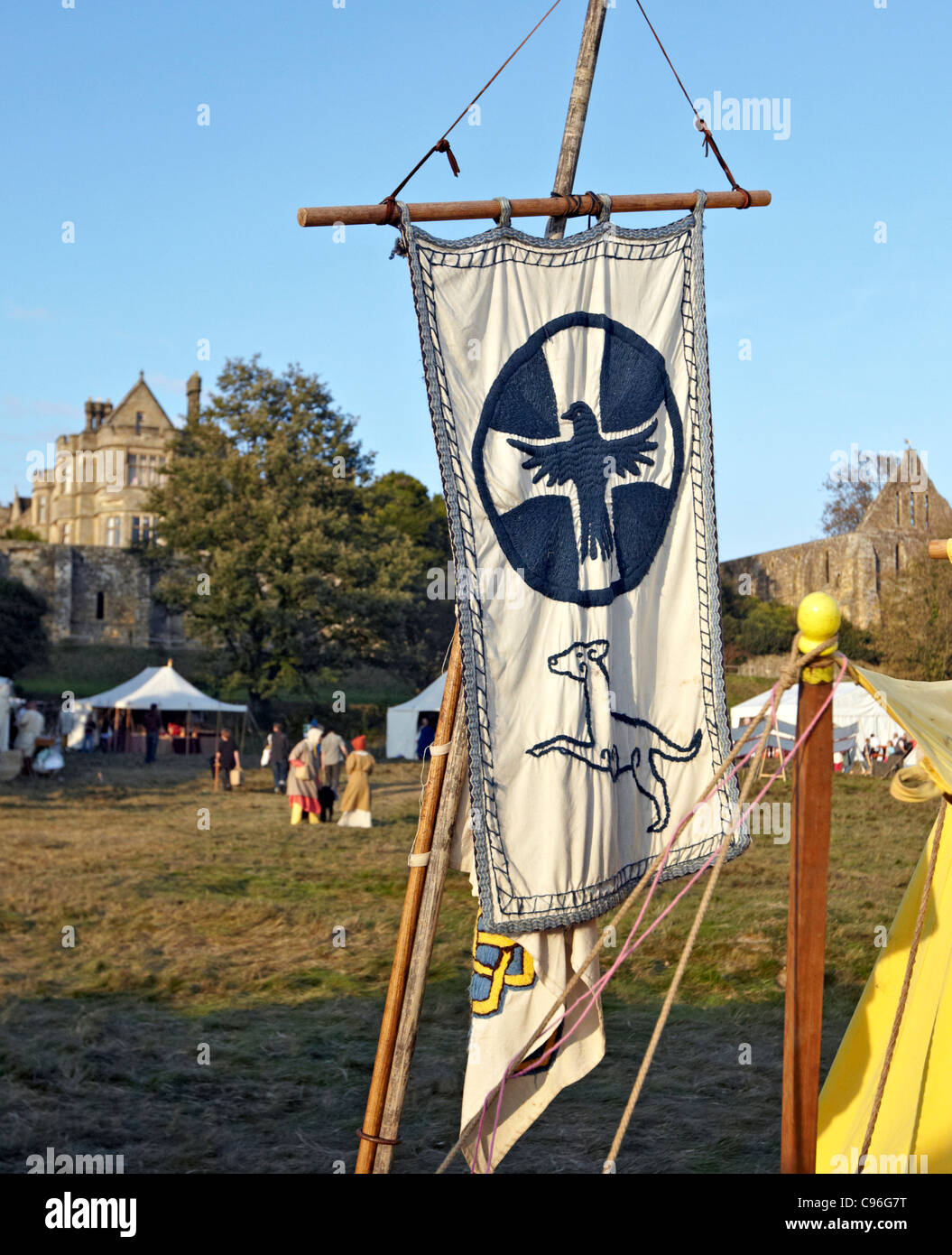 Medieval flag battle hi-res stock photography and images - Alamy