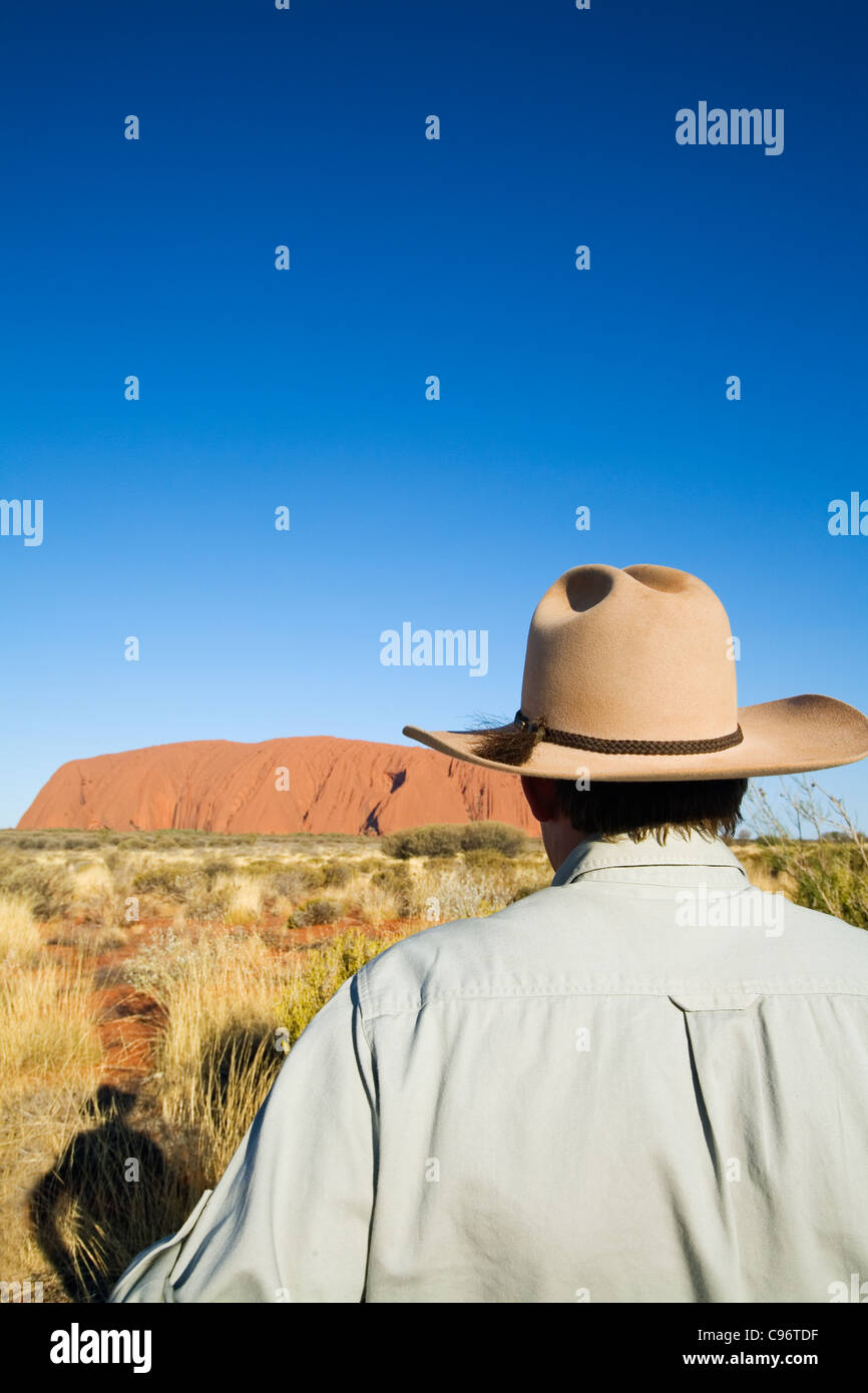 An outback guide looking towards Uluru (Ayers Rock).  Uluru-Kata Tjuta National Park, Northern Territory, Australia Stock Photo