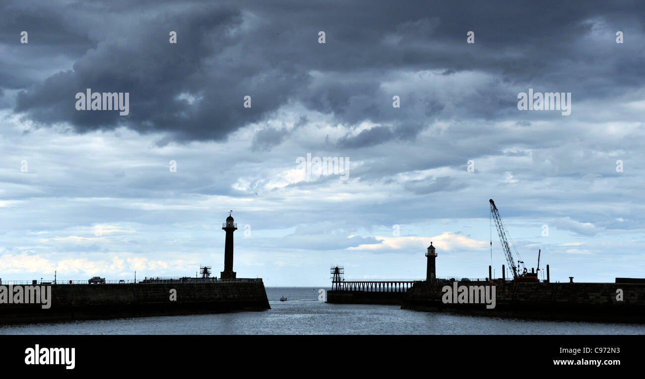 whitby harbour entrance Stock Photo Alamy