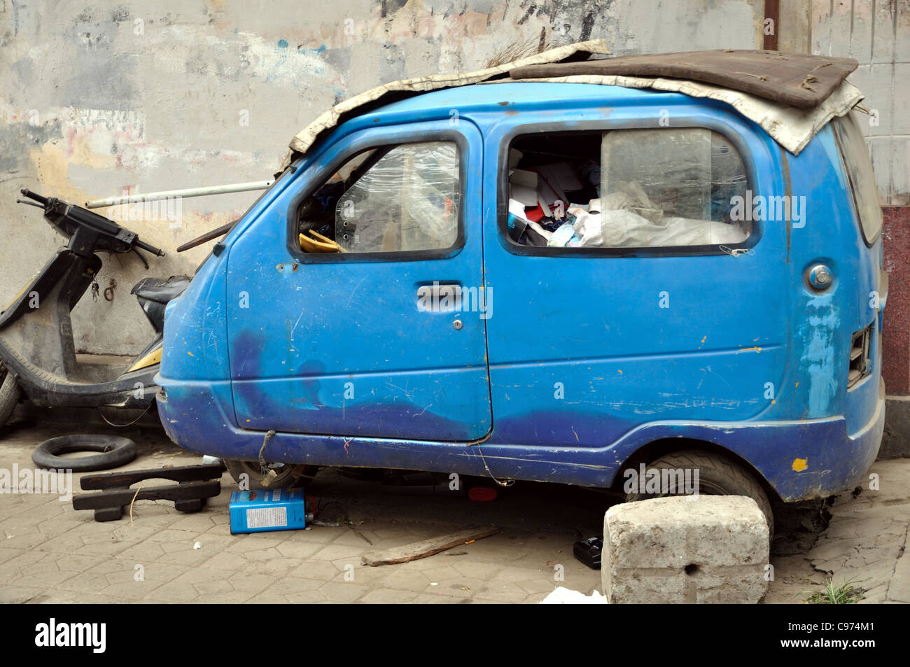 Three wheeled wheeler hires stock photography and images Alamy