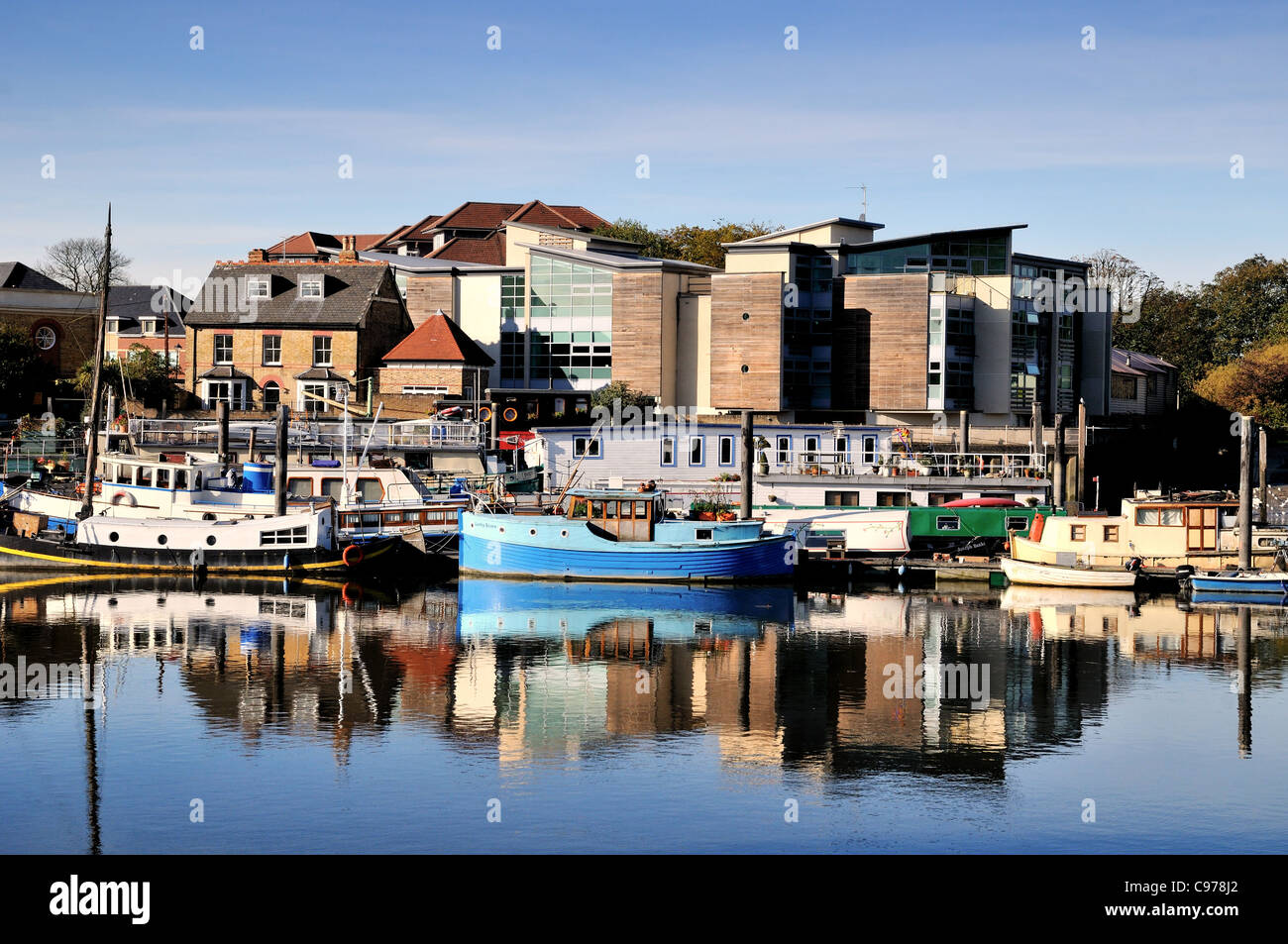 Riverside housing and Moorings at Isleworth,West London Stock Photo Alamy