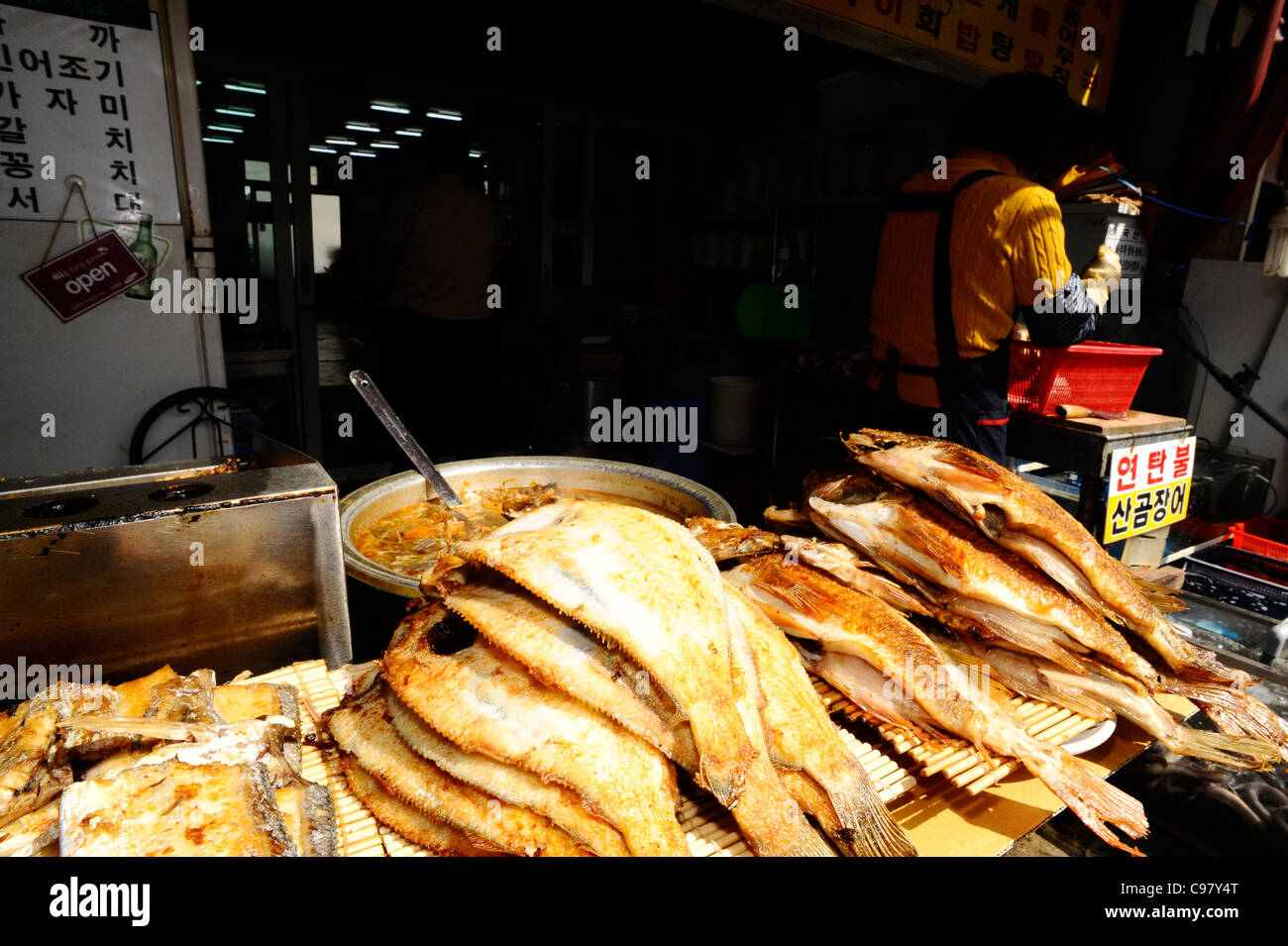 South korea jagalchi market hi-res stock photography and images - Page 5 -  Alamy