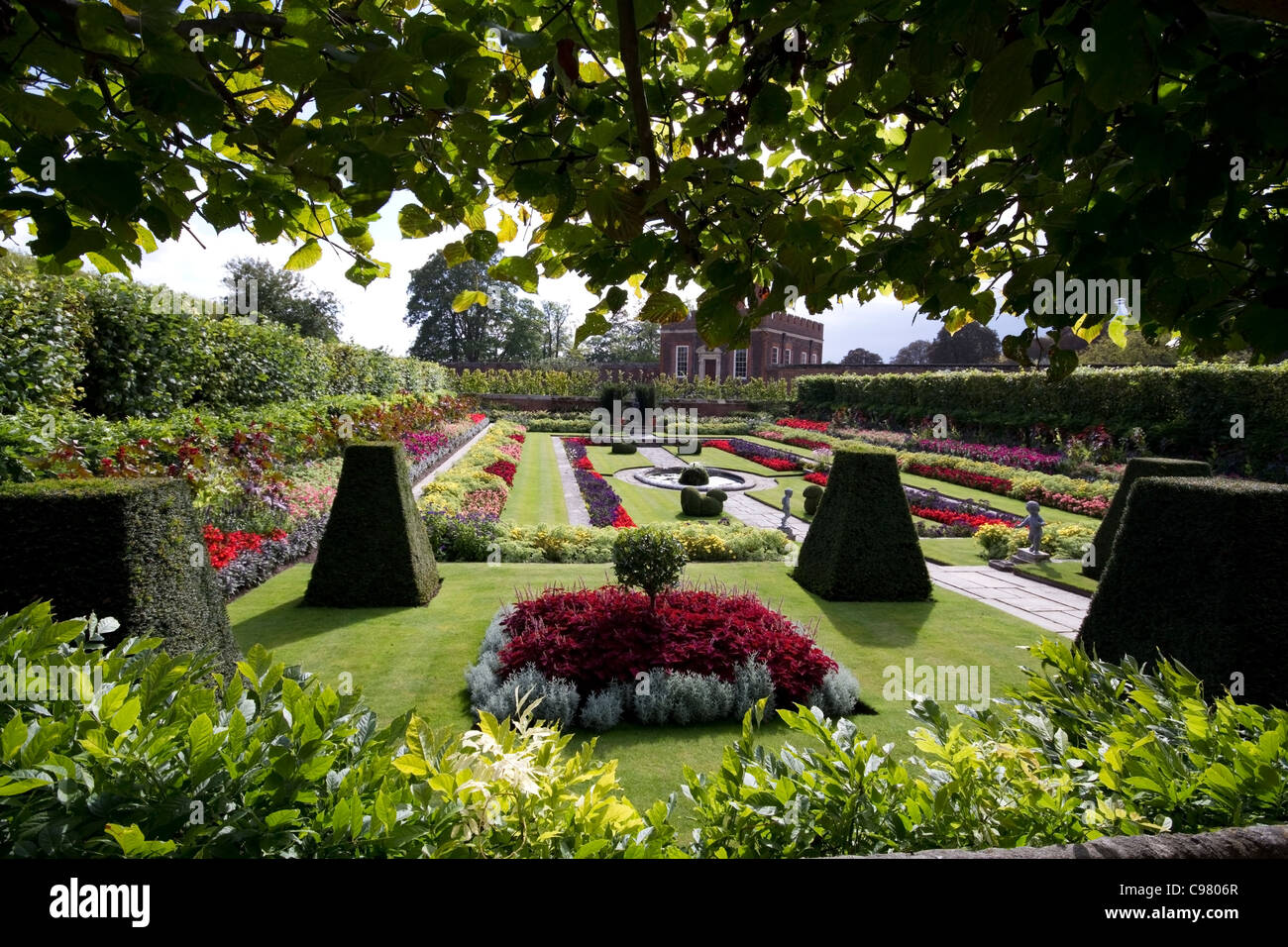Sunken garden at Hampton Court Palace, London Stock Photo