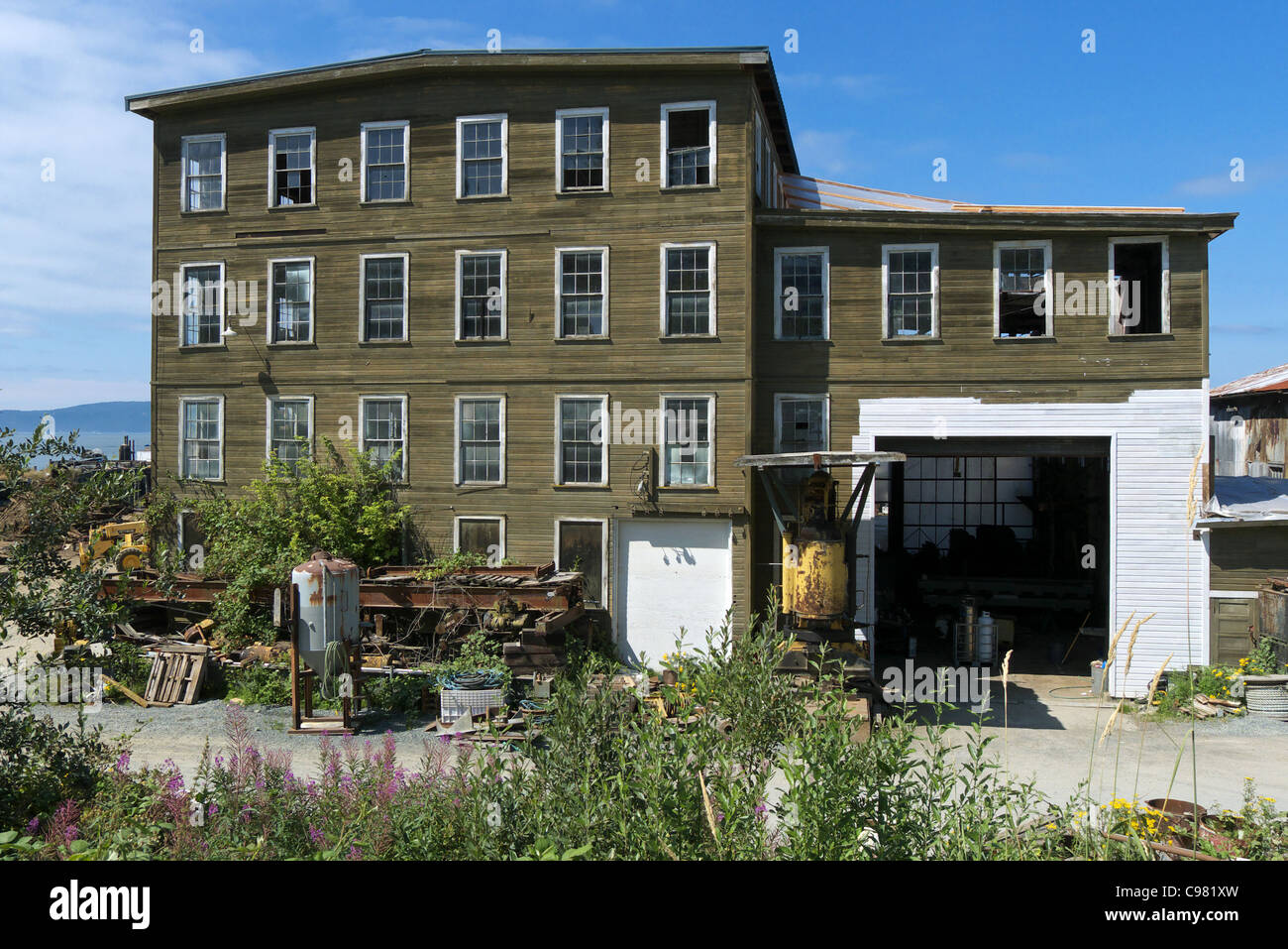 Disused shipyard hires stock photography and images Alamy