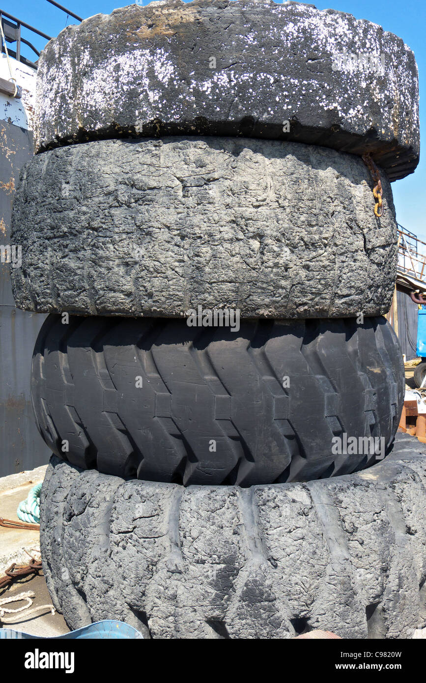 Tyre tire fender ship hires stock photography and images Alamy
