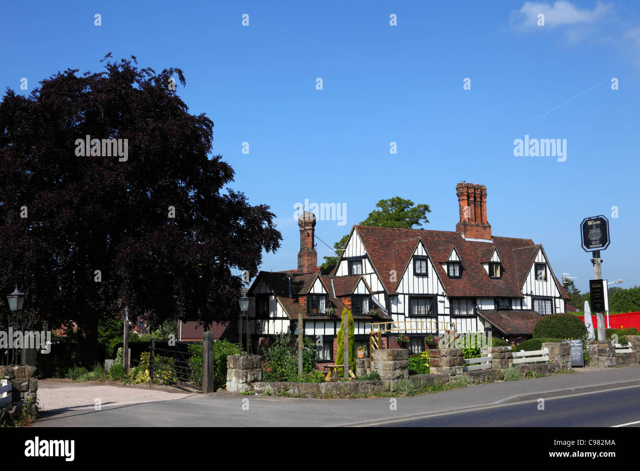 The Weavers restaurant / pub (a historic 16th century Wealden Hall farmhouse) and copper beech tree (fagus sylvatica purpurea), Southborough, Kent, UK Stock Photo