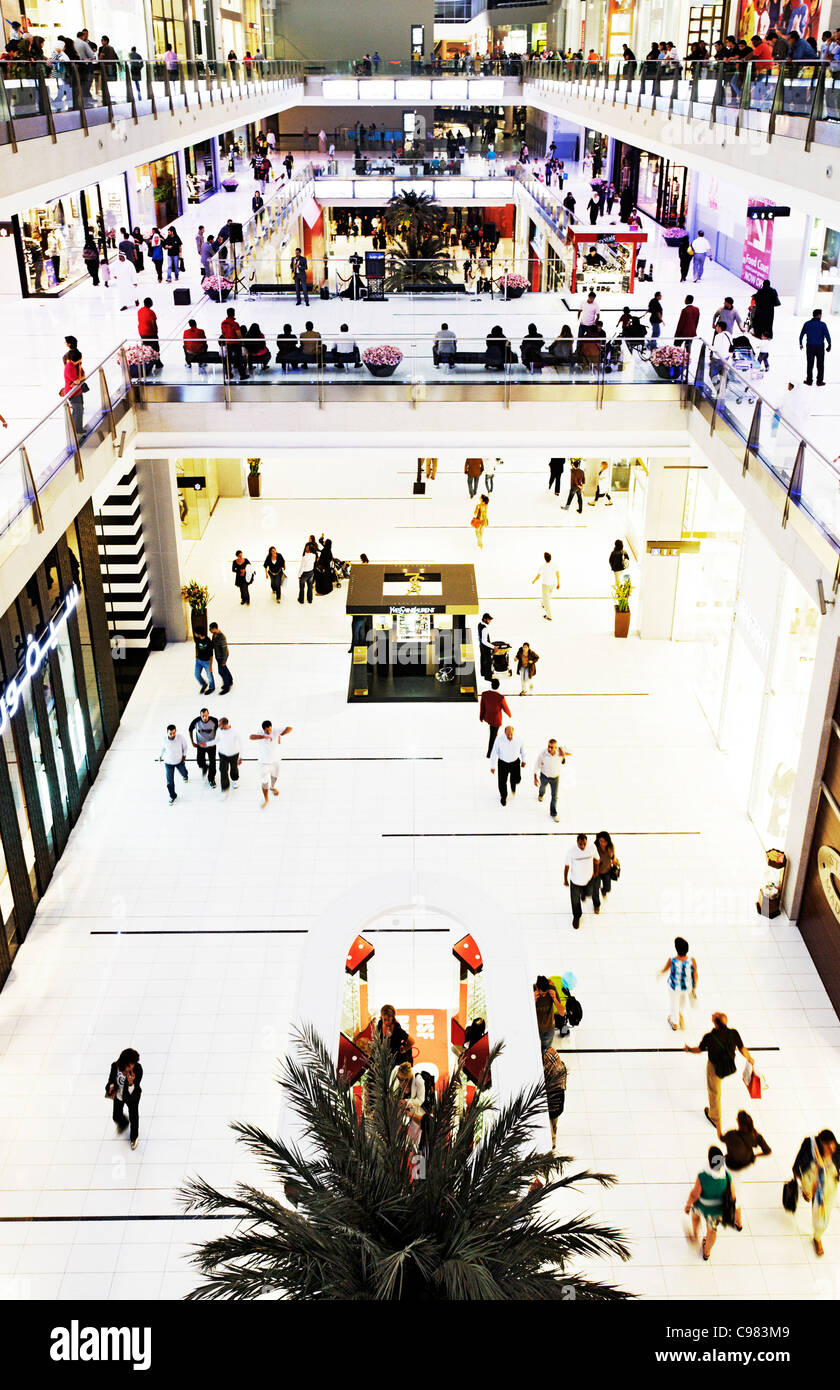 Floor shopping mall dubai hi-res stock photography and images - Alamy