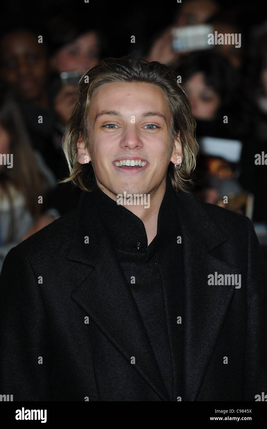JAMIE CAMPBELL BOWER THE TWILIGHT SAGA - BREAKING DAWN - PART 1 FILM ...
