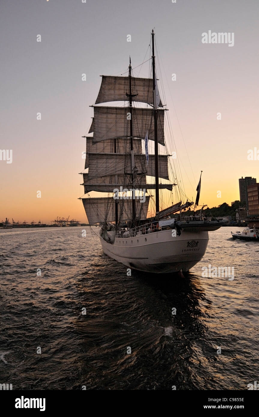 Three-masted ARTEMIS sailing in the evening, maritime flair, Port Birthday Celebrations, Port, Hamburg, Germany, Europe Stock Photo