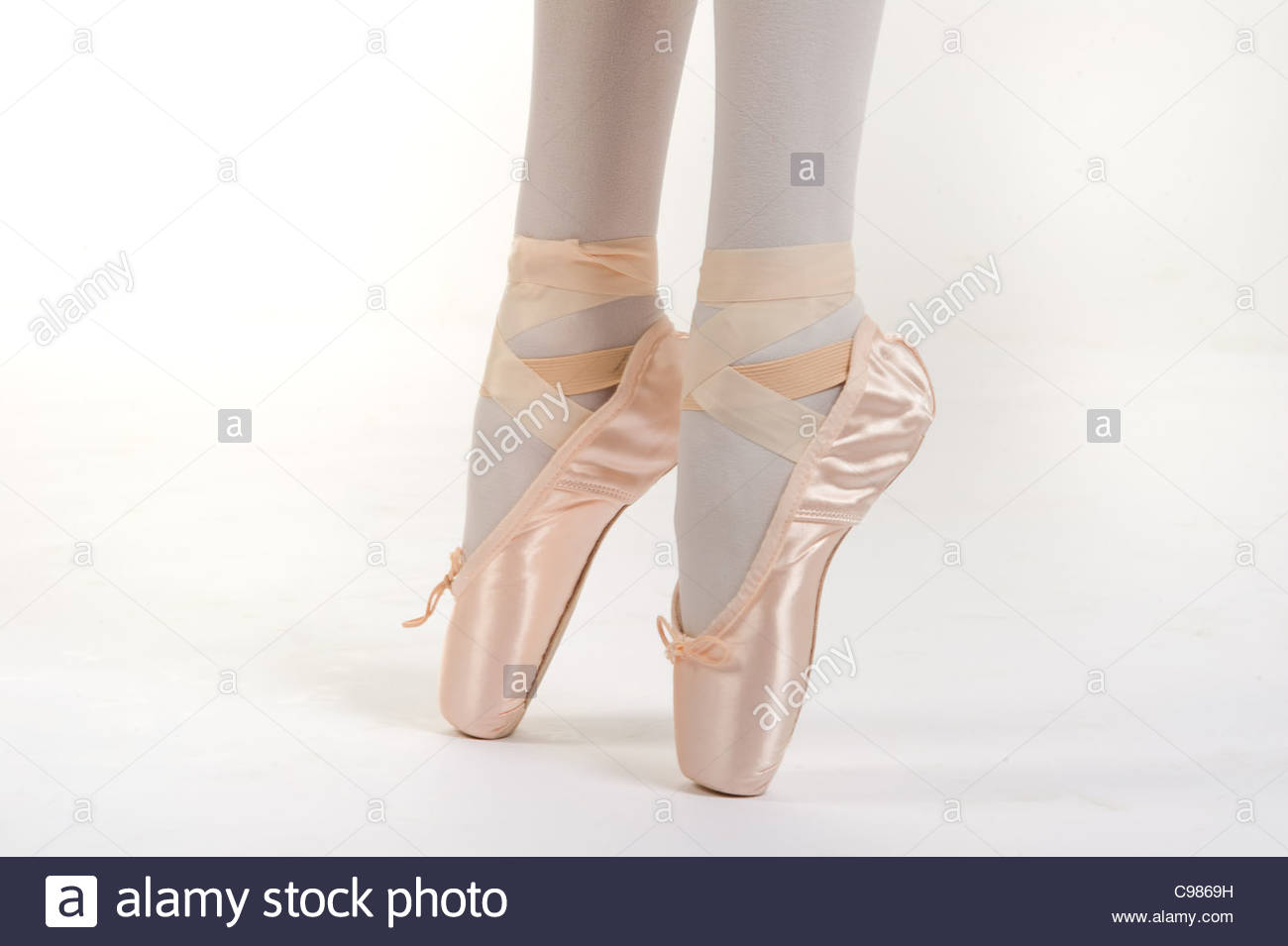 teen girl ballet dancer on point Stock 