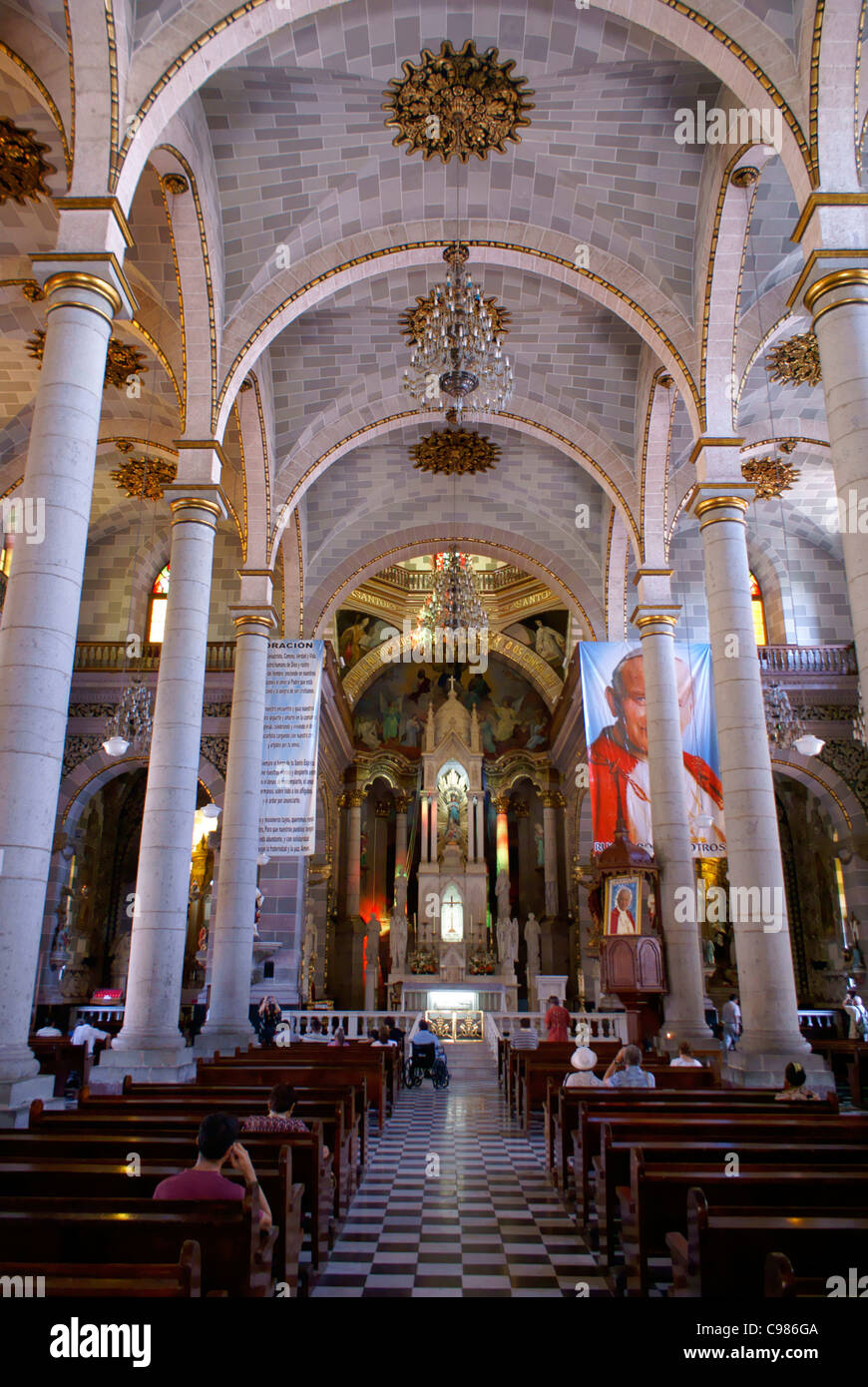 Catedral interior hi-res stock photography and images - Alamy