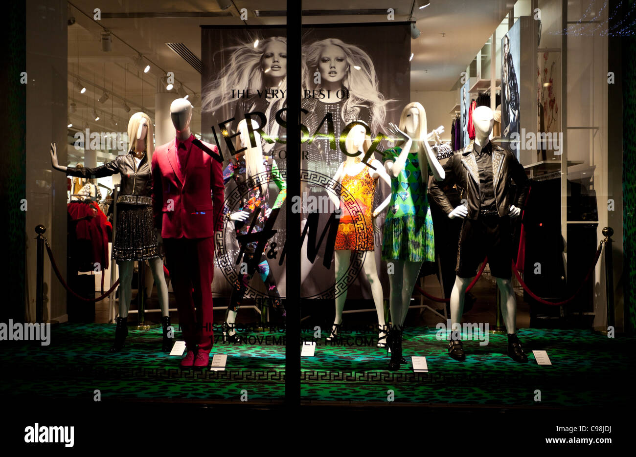 Mannequins shop window hires stock photography and images Alamy
