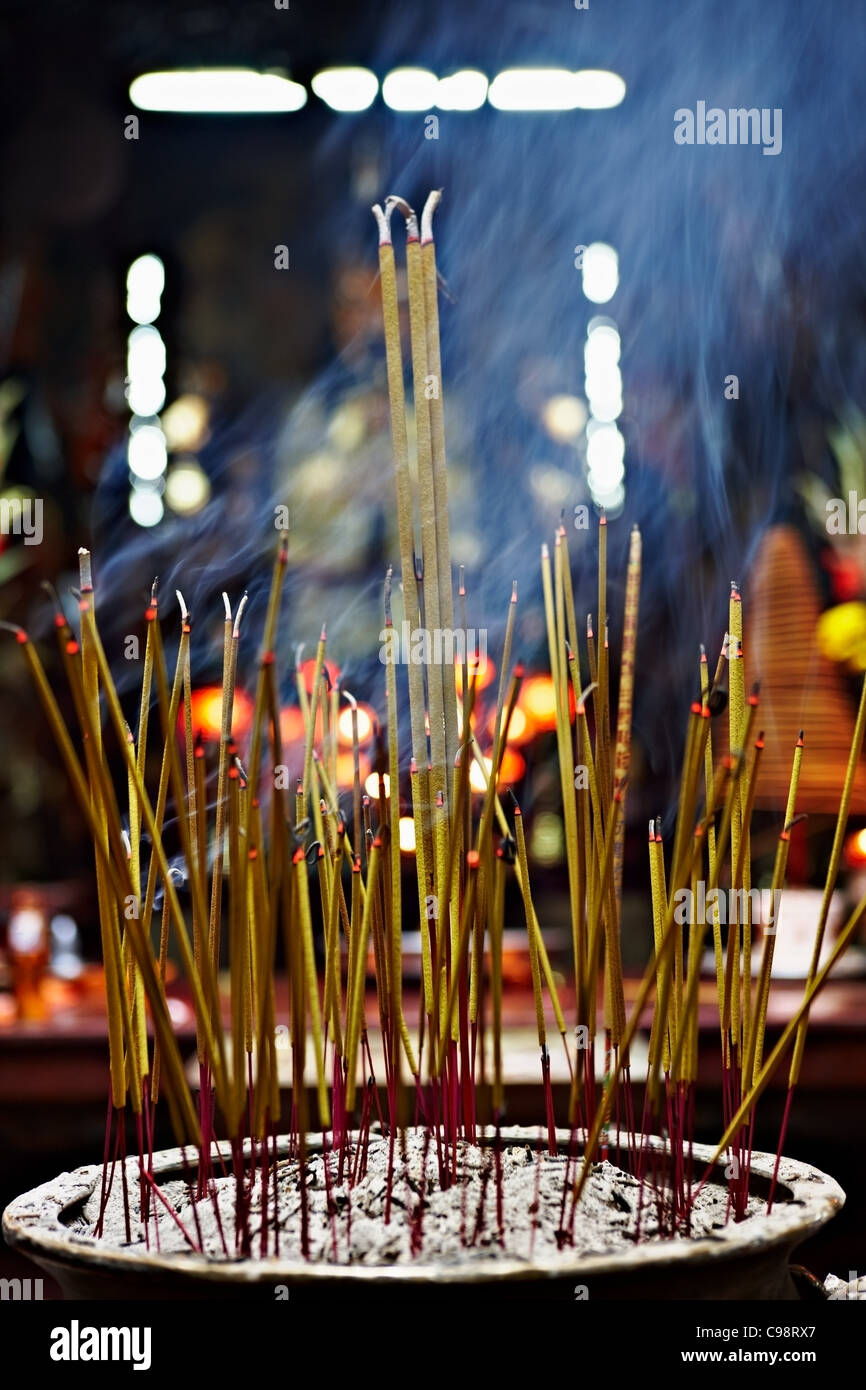 Vietnamese insence sticks hi-res stock photography and images - Alamy