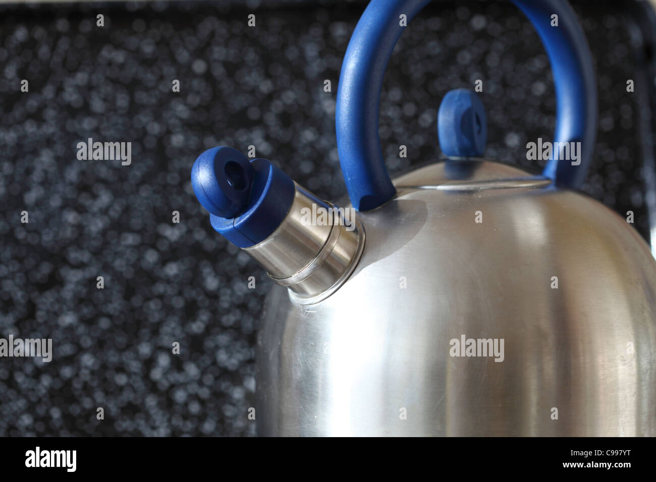 kettle and gas cooker on modern kitchen Stock Photo Alamy