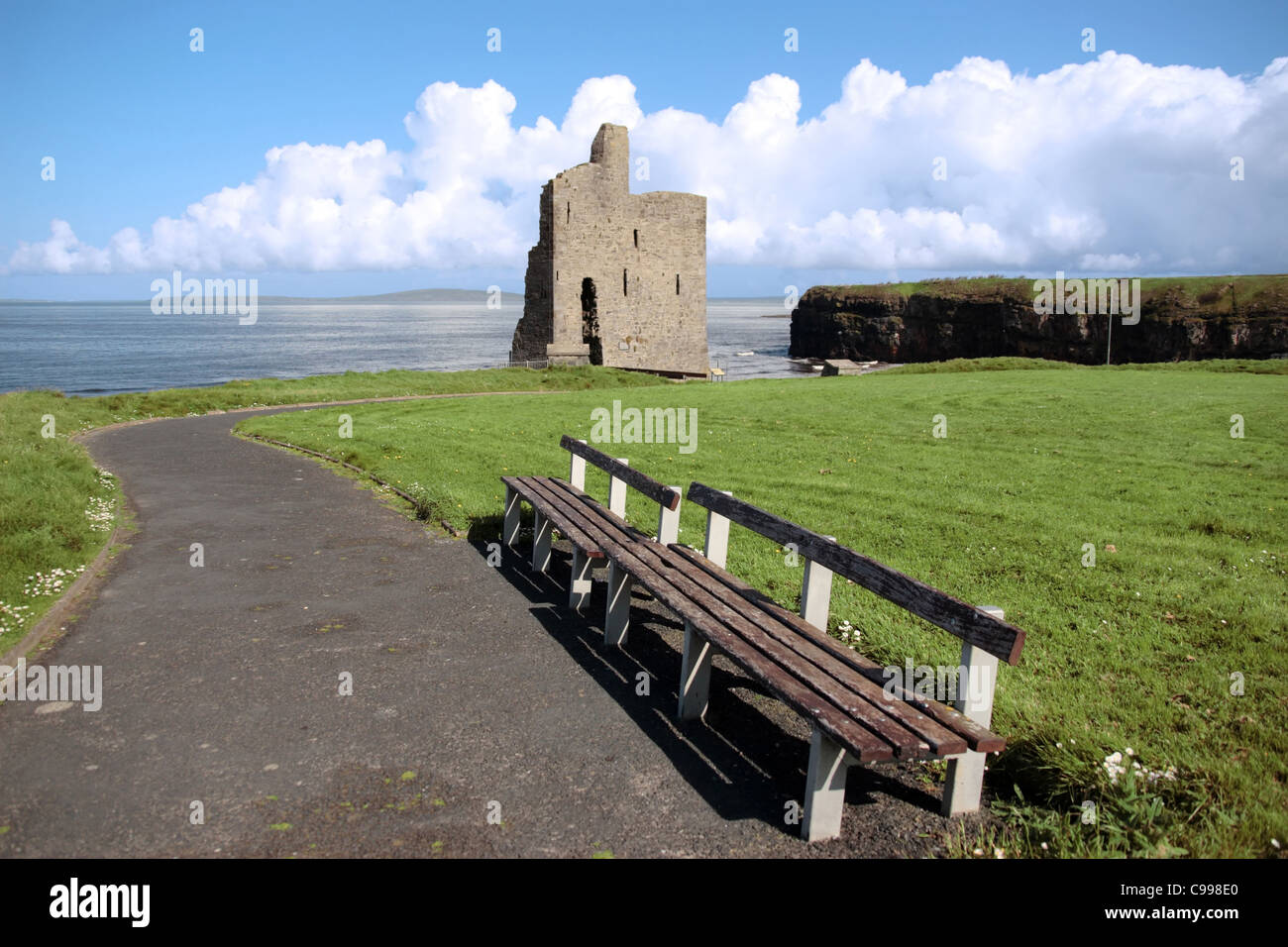 benches with a view of atlantic and castle in ballybunion Stock Photo
