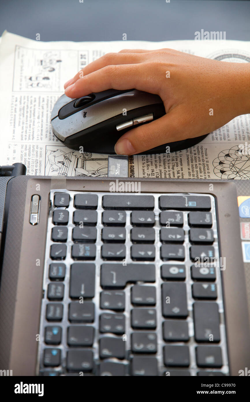 Hand on computer mouse 11 hi-res stock photography and images - Alamy