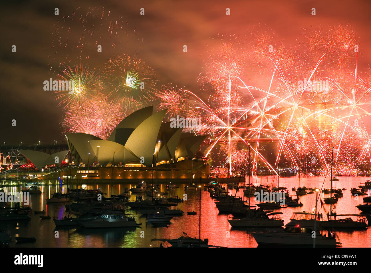 New Year's Eve fireworks over the Opera House and Sydney harbour ...