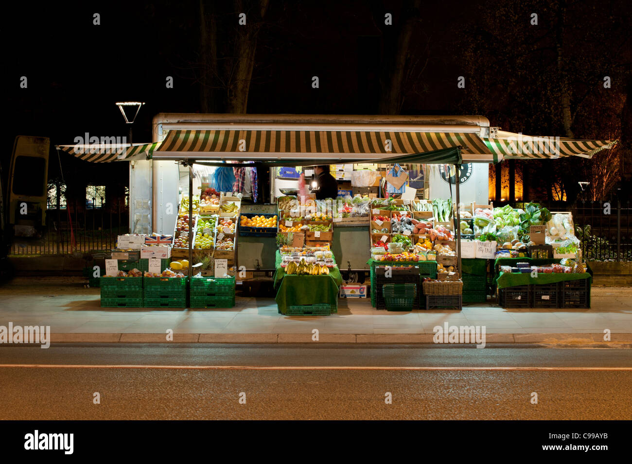 An independent fruit and veg / vegetable stall on Oxford Road near the university campus in Manchester. (Editorial use only). Stock Photo