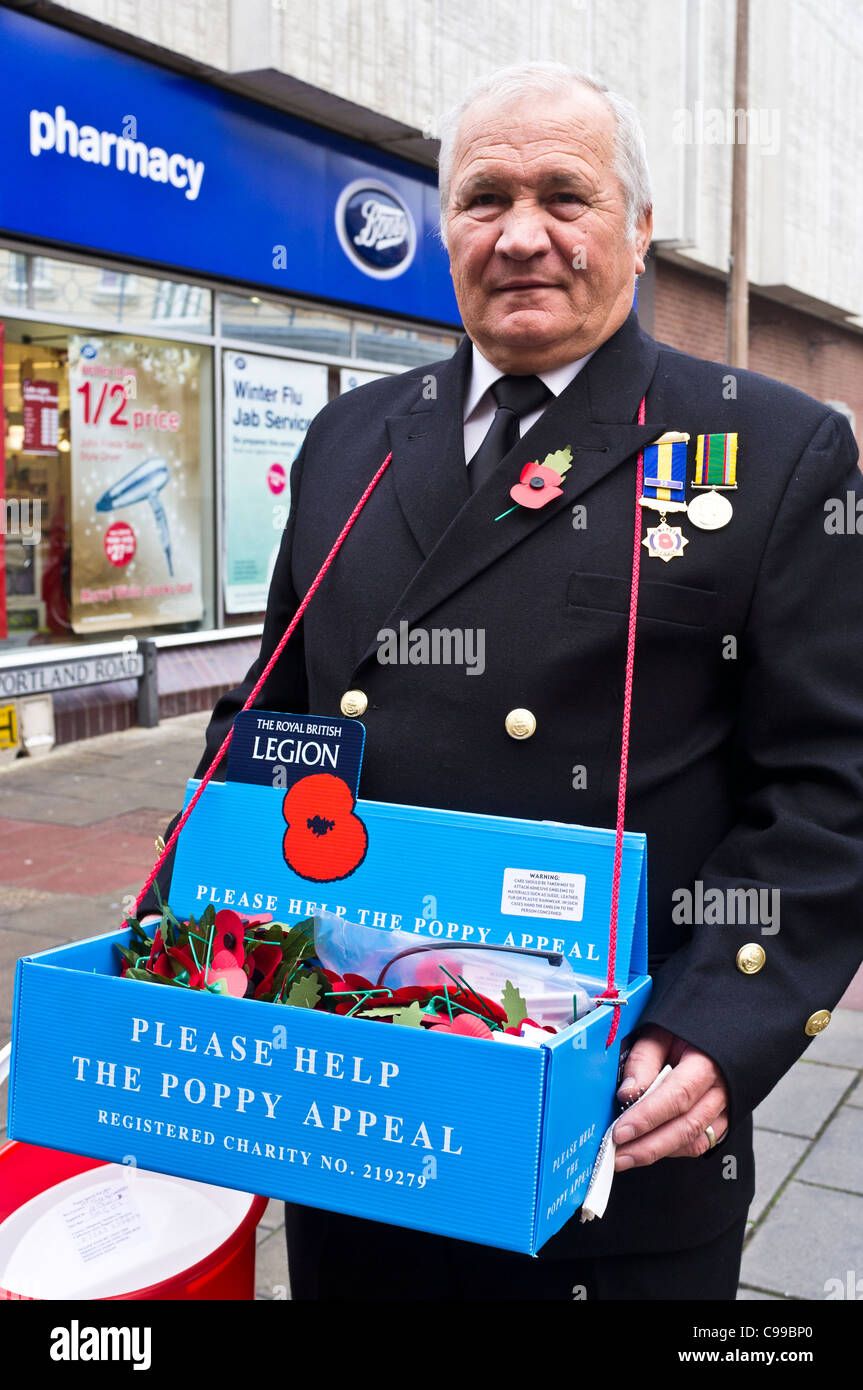 A decorated veteran collects for the UK's annual Poppy Appeal run by the Royal British Legion in aid of ex-servicemen. Stock Photo