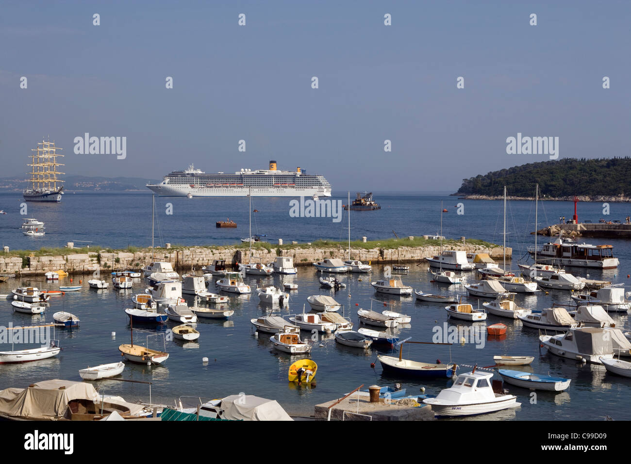 Old cruise ship hi-res stock photography and images - Alamy