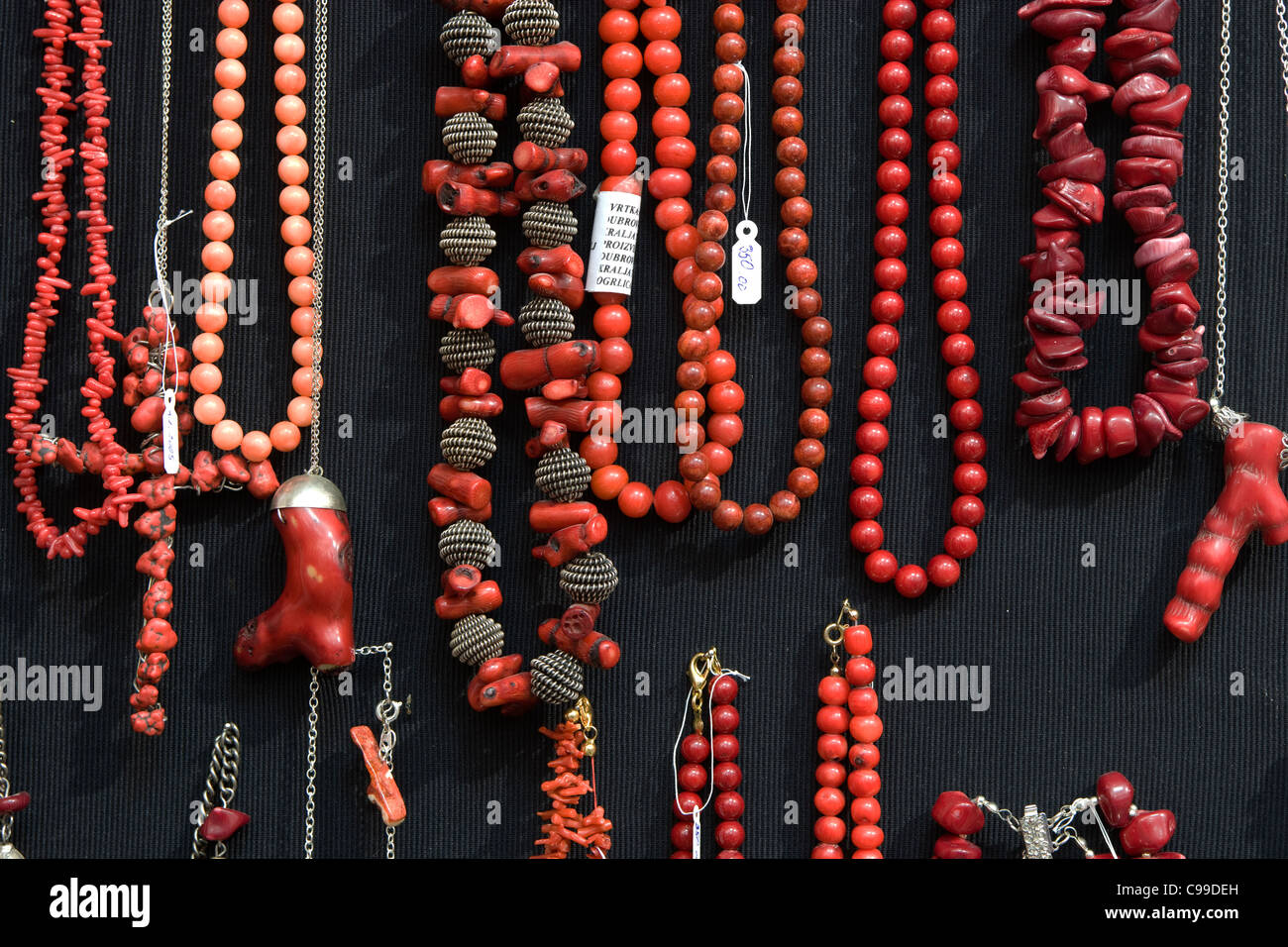 Coral jewellery hi-res stock photography and images - Alamy