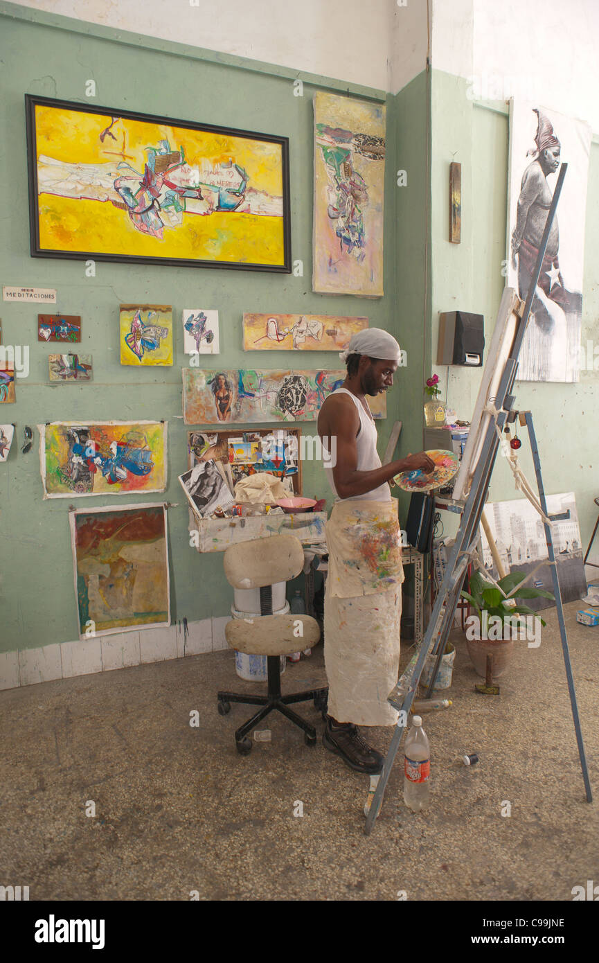 Cuban Painter Hi Res Stock Photography And Images Alamy Cuban Painter Havana Cuba C99JNE