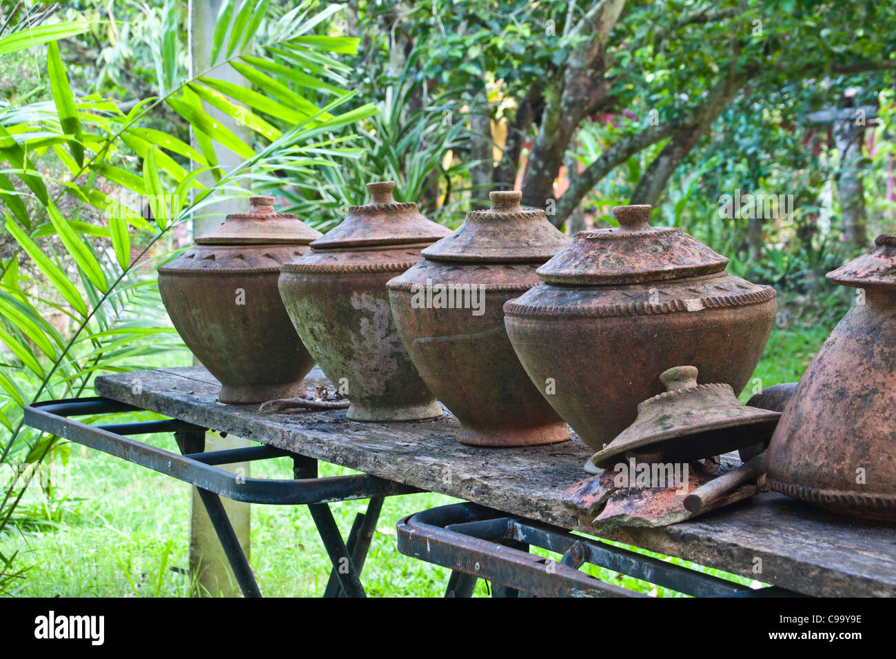 Clay pot for drinking water. Northern Thailand Stock Photo Alamy