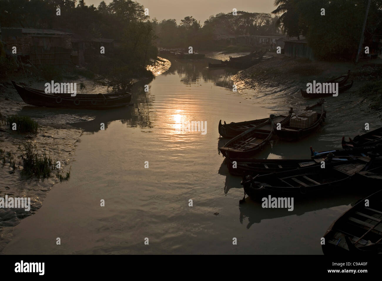 Boats (sampan) on an inlet of the Karnaphuli River, Chittagong, Bangladesh Stock Photo